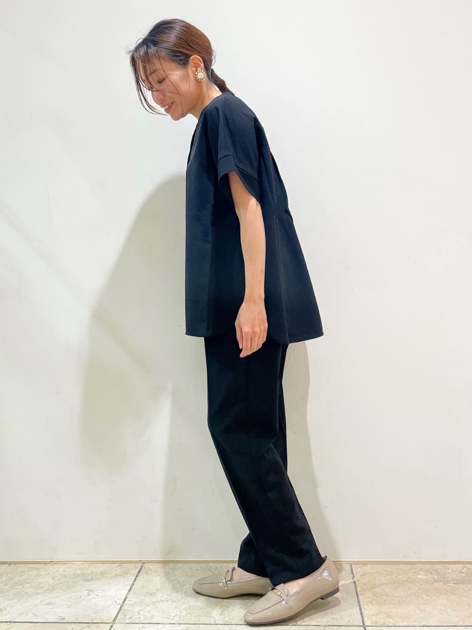 ともも。さんの「OPAQUE.CLIP｜《5色展開／SS-LLサイズ》スキッパー金ボタンブラウス／セットアップ対応【防シワ／ストレッチ／洗濯」を使ったコーディネート