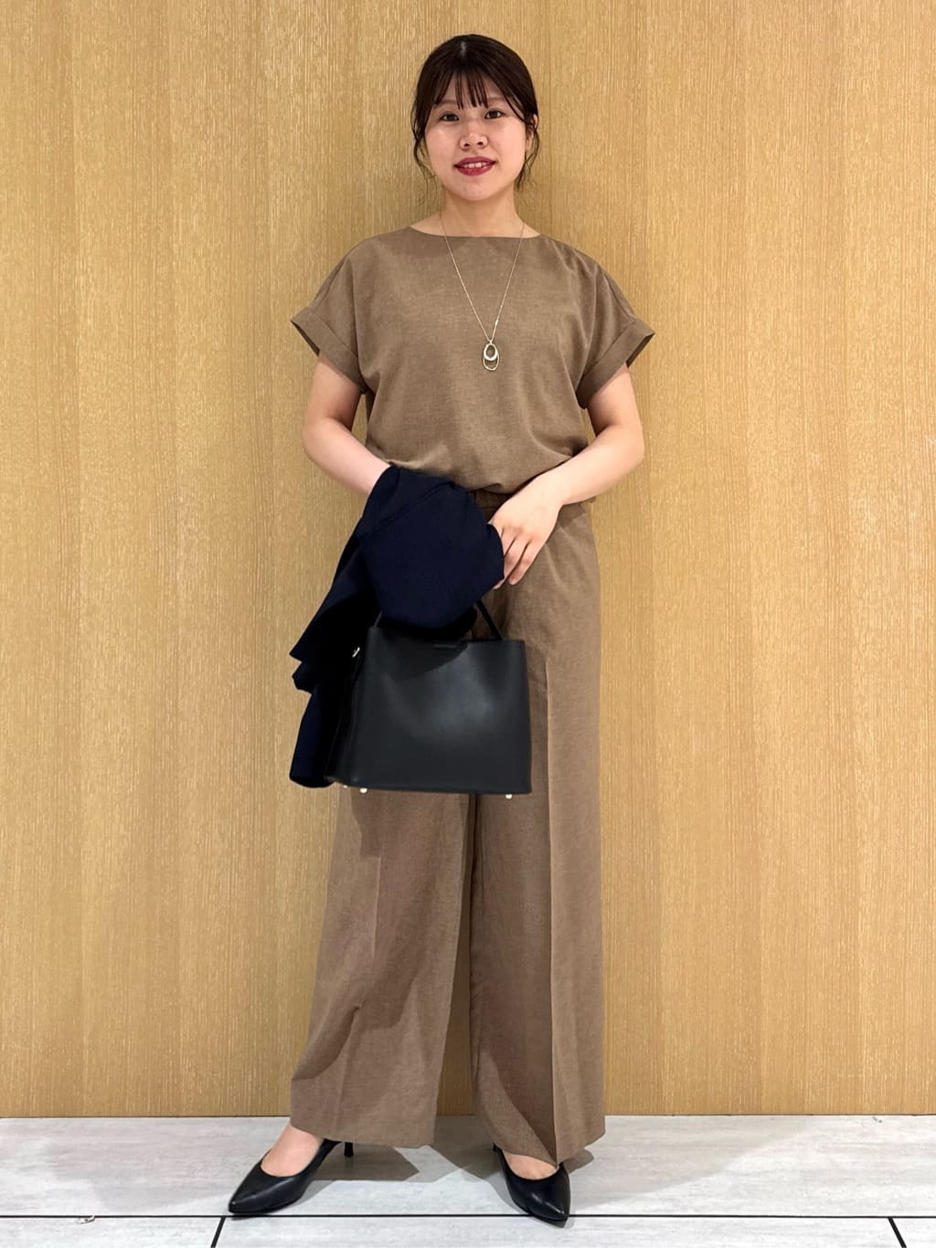 nanaさんの「UNTITLED｜【セットアップ可/はっ水/通勤】リラククール 半袖ブラウス」を使ったコーディネート