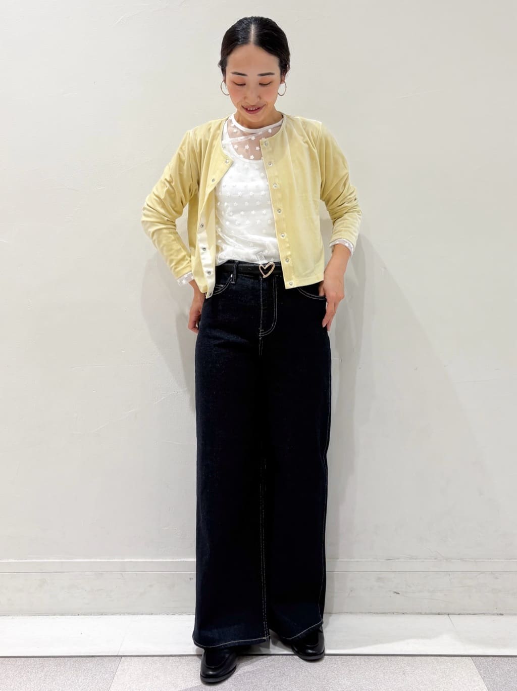 ちえさんの「OPAQUE.CLIP｜チュールフラワー刺繍シアートップス【洗濯機OK】」を使ったコーディネート