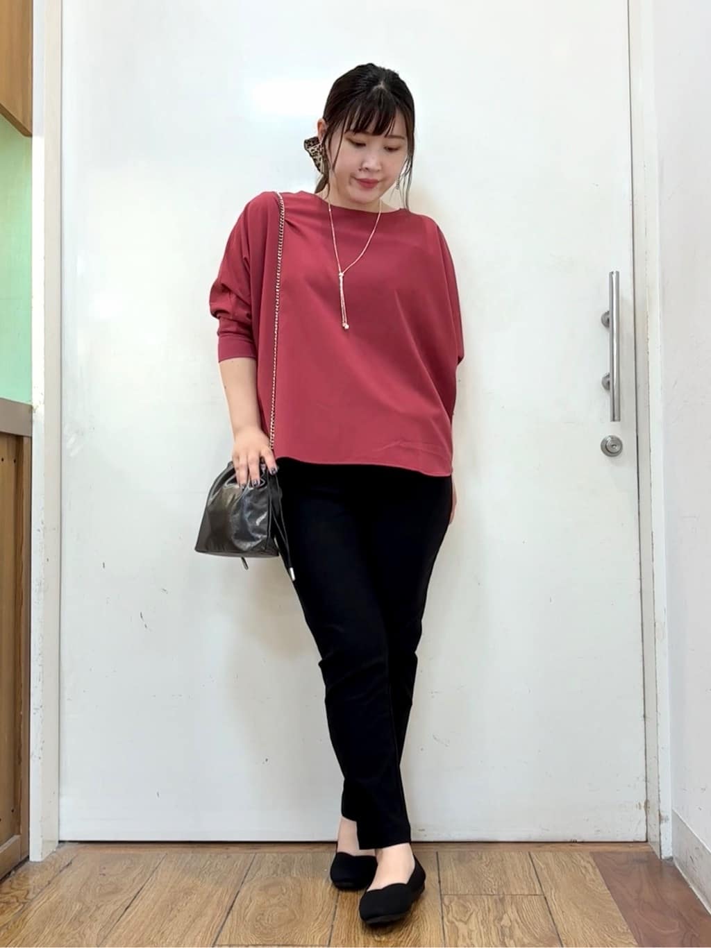 だいわさんの「SHOO･LA･RUE｜【高レビュー/洗濯後しわになりにくい】1枚でサマ見え 8分袖ドルマンブラウス」を使ったコーディネート
