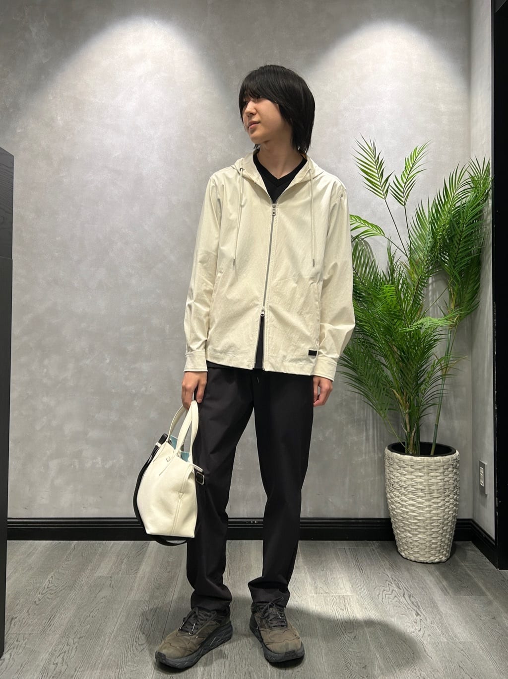 ruiさんの「TAKEO KIKUCHI｜【3D ナイロン ストレッチ】ジップアップ フードブルゾン」を使ったコーディネート