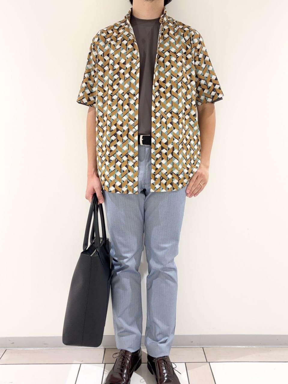 及川さんの「TAKEO KIKUCHI｜【COOL CITY WEAR】籠目アート柄 サッカーシャツ /通気性」を使ったコーディネート