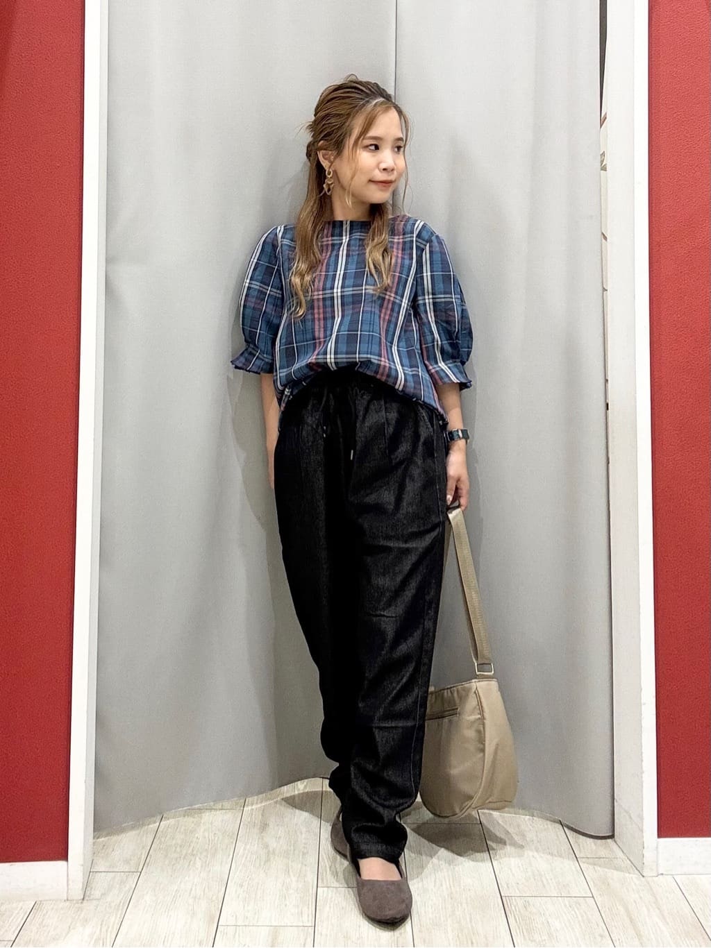 shioさんの「SHOO･LA･RUE｜【S-LL/5分袖】お袖タックできれいに魅せる 大人のチェックブラウス」を使ったコーディネート