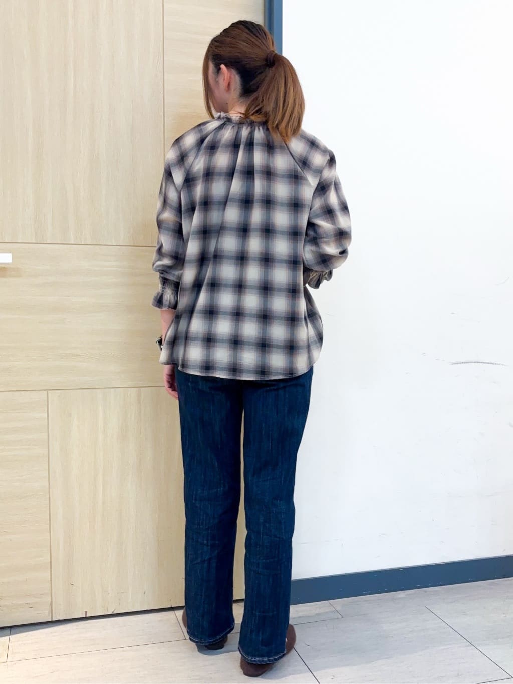nanaさんの「grove｜【美シルエット/選べる着丈】大人のためのソフトフレアーデニム」を使ったコーディネート