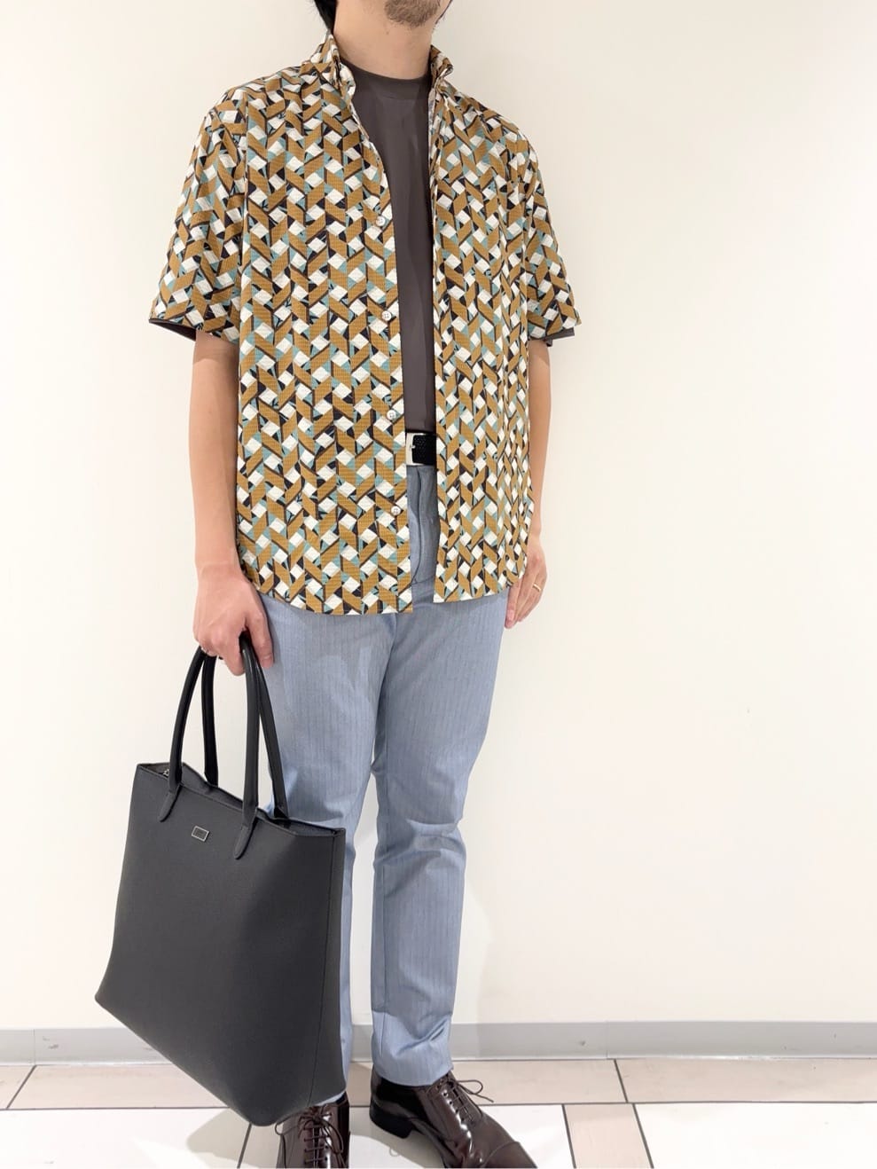及川さんの「TAKEO KIKUCHI｜【COOL CITY WEAR】籠目アート柄 サッカーシャツ /通気性」を使ったコーディネート