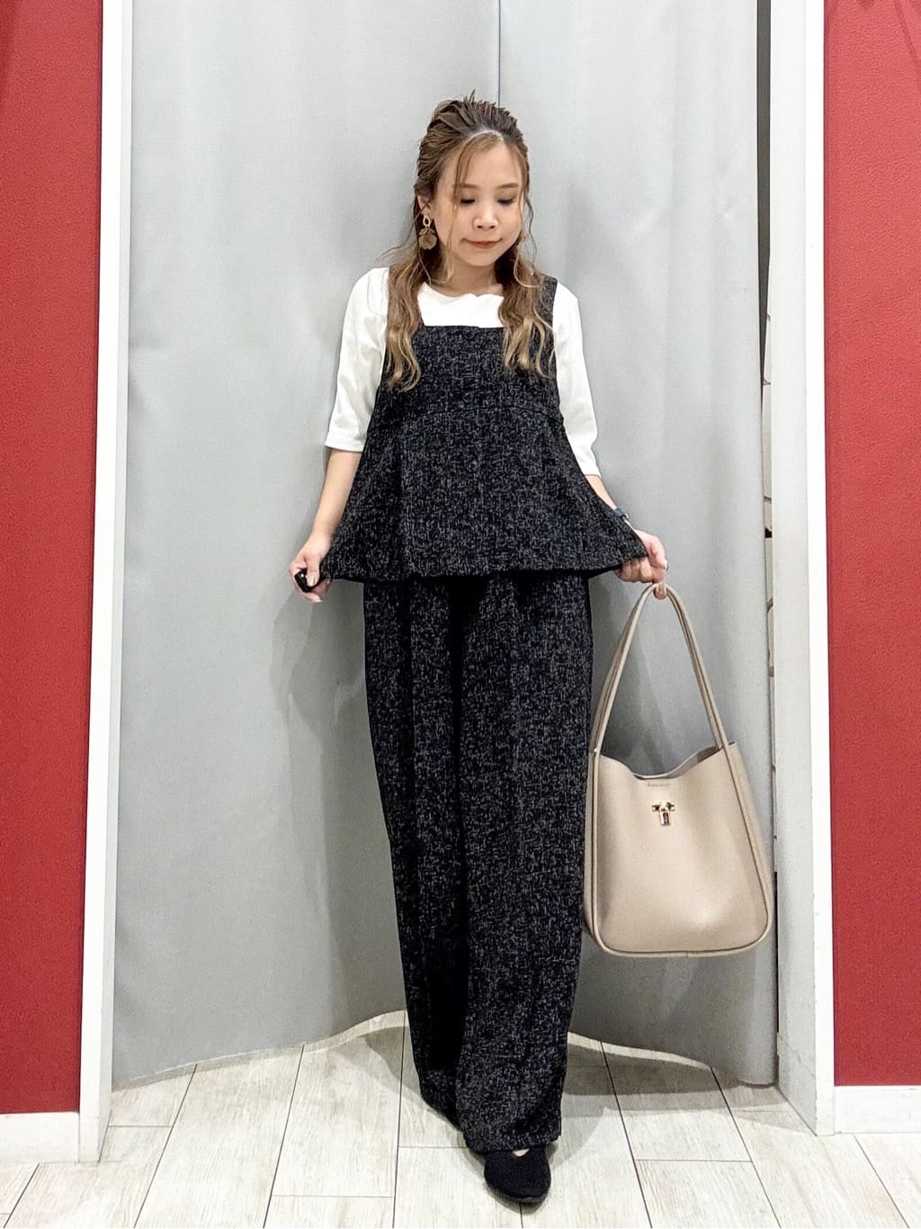 shioさんの「SHOO･LA･RUE｜【2点セット】着るだけで決まる クラシカルなツイード調セットアップ」を使ったコーディネート