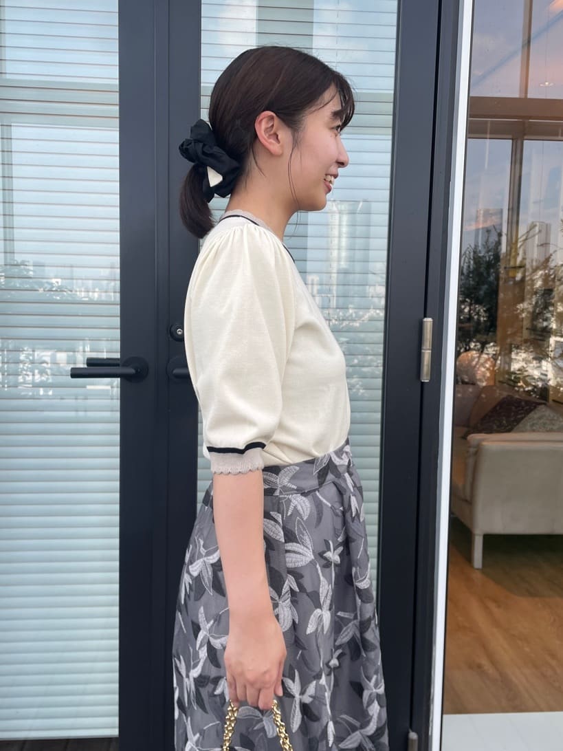 abeさんの「Couture brooch｜カットパイピングリボンパンプス」を使ったコーディネート