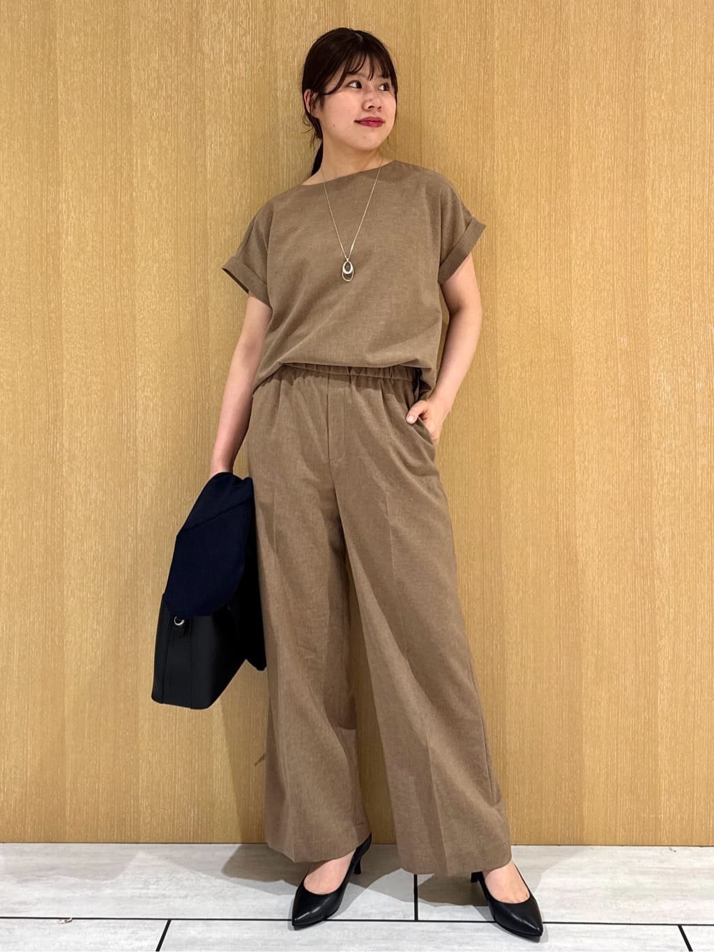 nanaさんの「UNTITLED｜【セットアップ可/はっ水/通勤】リラククール 半袖ブラウス」を使ったコーディネート