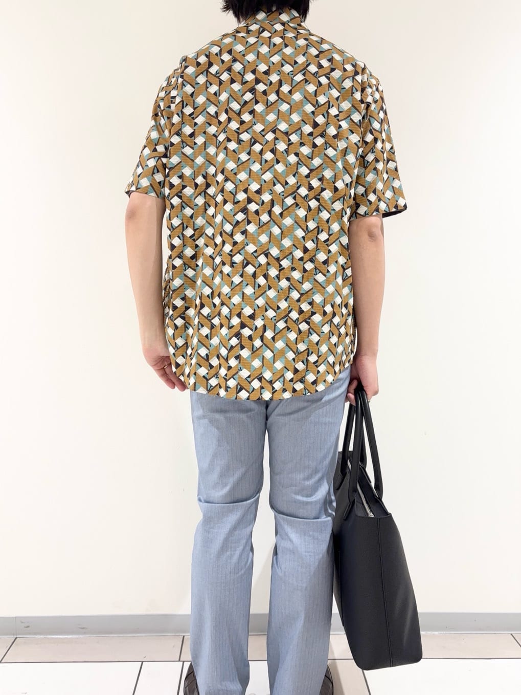及川さんの「TAKEO KIKUCHI｜【COOL CITY WEAR】籠目アート柄 サッカーシャツ /通気性」を使ったコーディネート