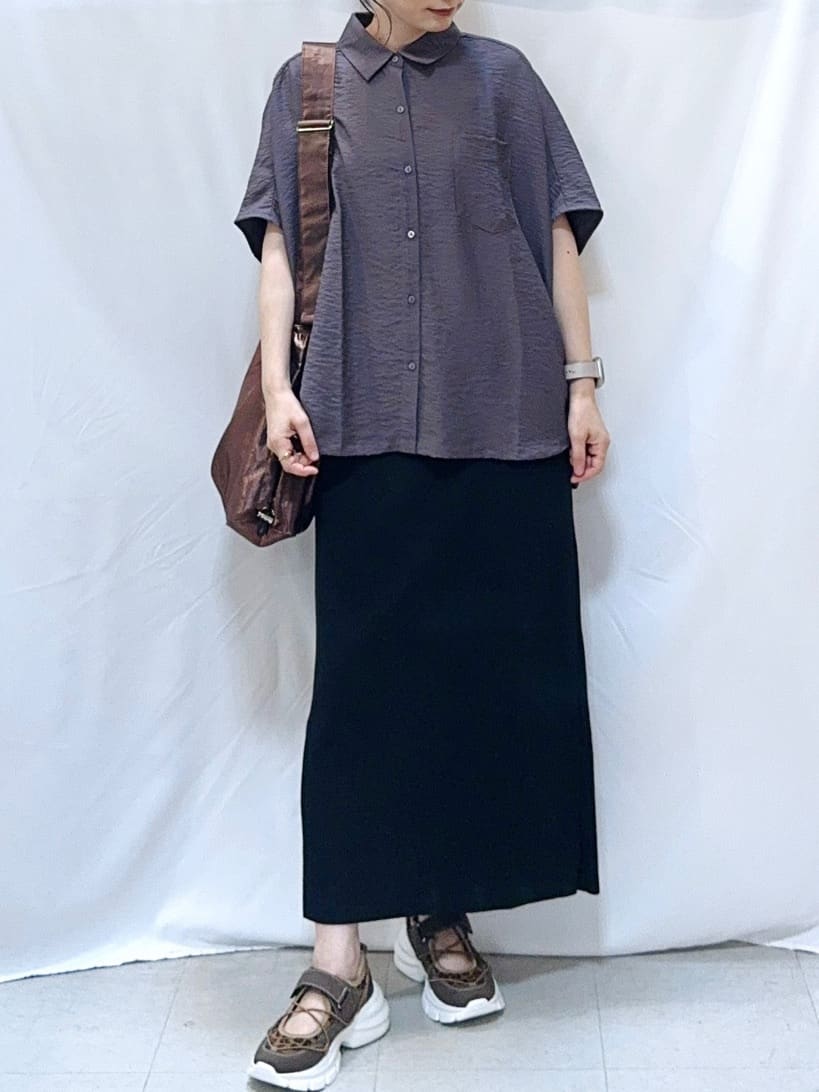 𝐇𝐢𝐫𝐨𝐦𝐢さんの「SHOO･LA･RUE｜【洗える/S-LL/5分袖】1枚でも羽織としても。さらさらドレープシャツ」を使ったコーディネート