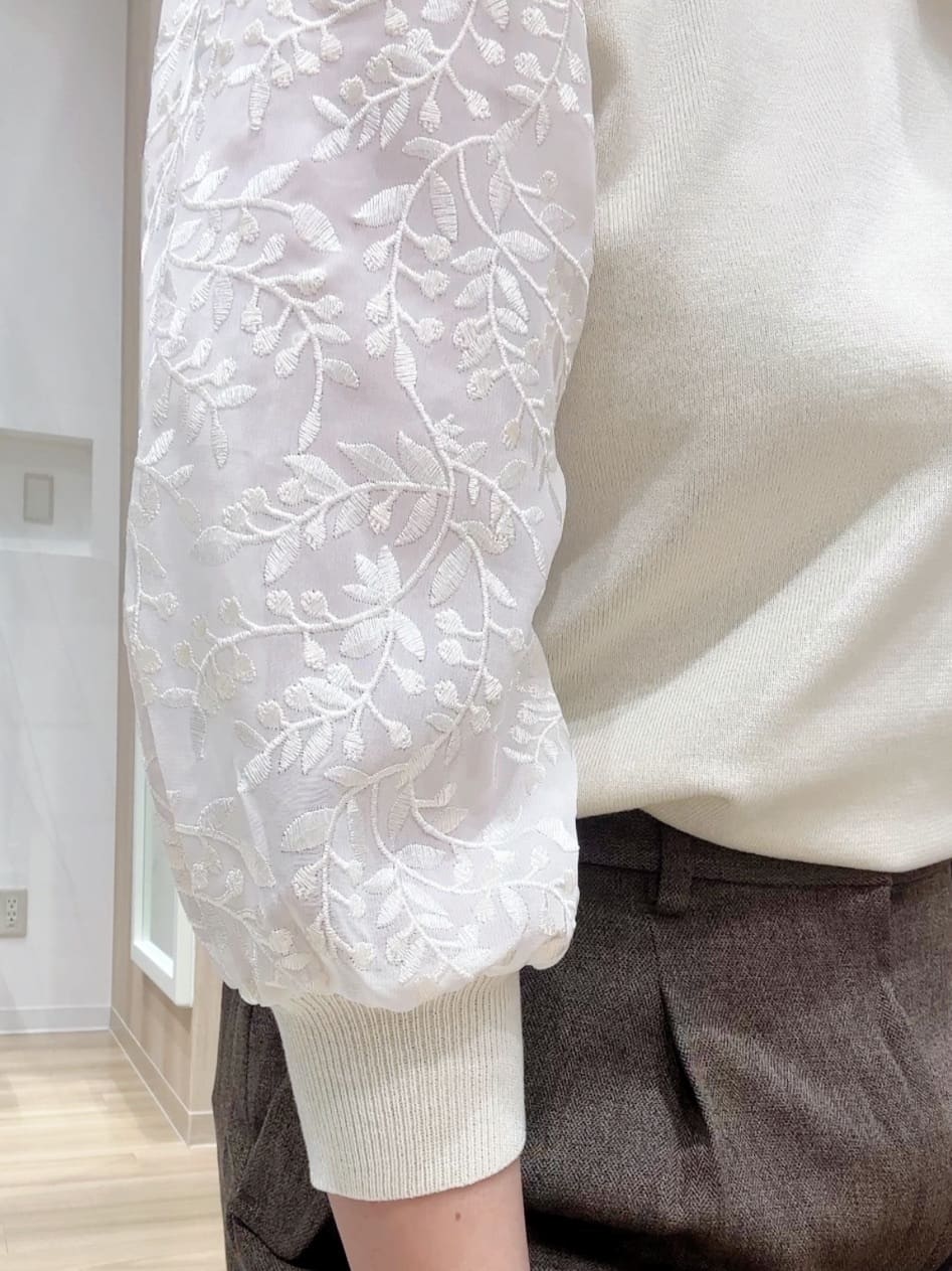 Fumikaさんの「grove｜【二の腕カバー】繊細さと上品さをまとう袖刺繍プルオーバーニット」を使ったコーディネート