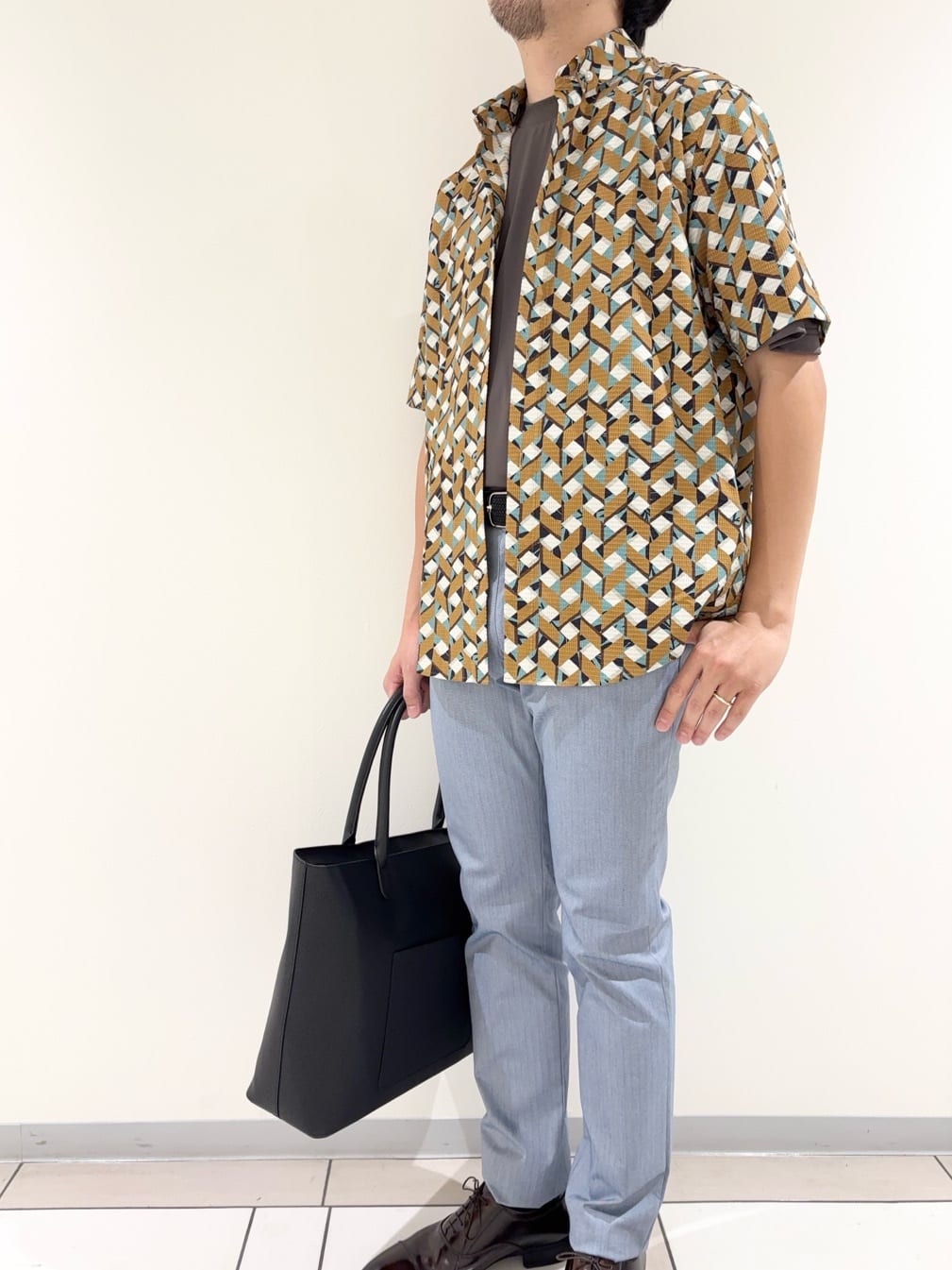 及川さんの「TAKEO KIKUCHI｜【COOL CITY WEAR】籠目アート柄 サッカーシャツ /通気性」を使ったコーディネート