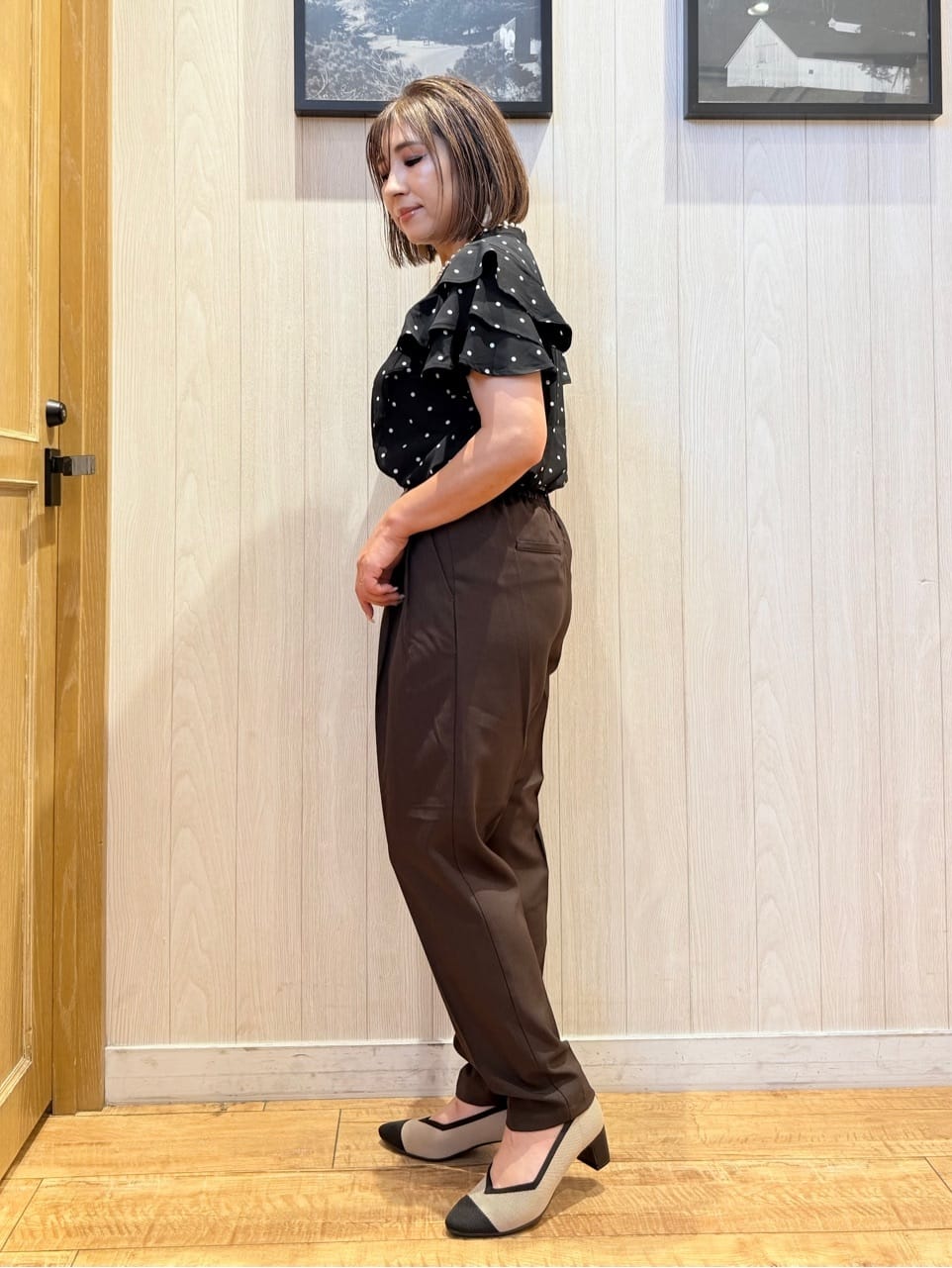 Megさんの「SHOO･LA･RUE｜【無地/ドット柄】お袖フリルが華やぐ きれいめブラウス」を使ったコーディネート