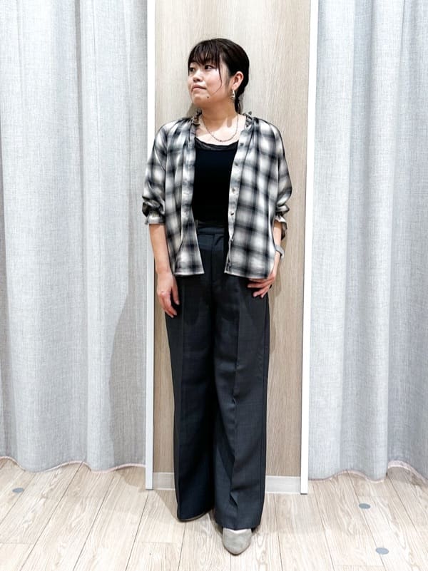 naoさんの「grove｜【カセット服】洗えるストレートワイドパンツ」を使ったコーディネート