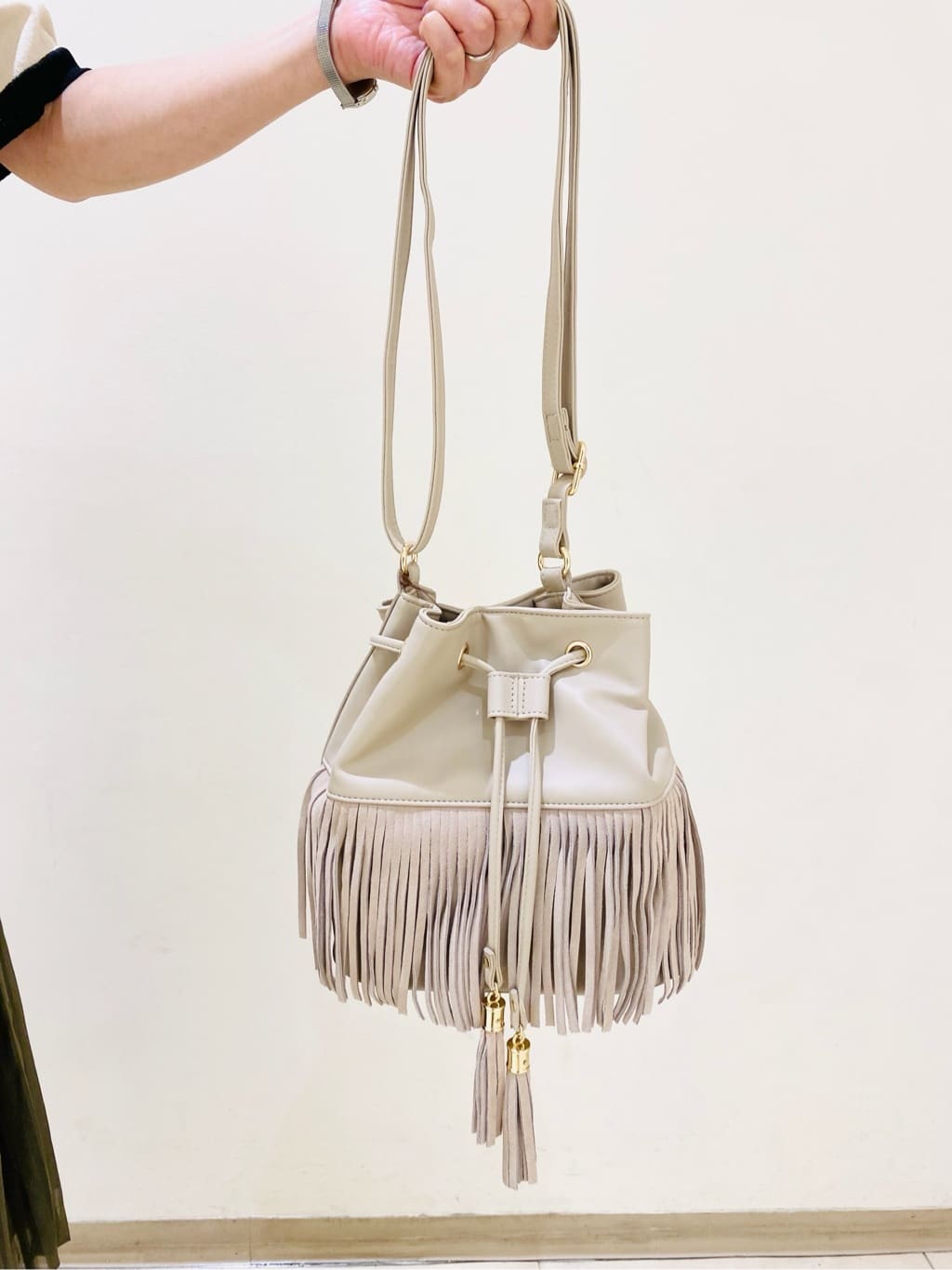 COCOさんの「grove｜【洗える】ひらりとゆれる　上品プリーツスカート」を使ったコーディネート
