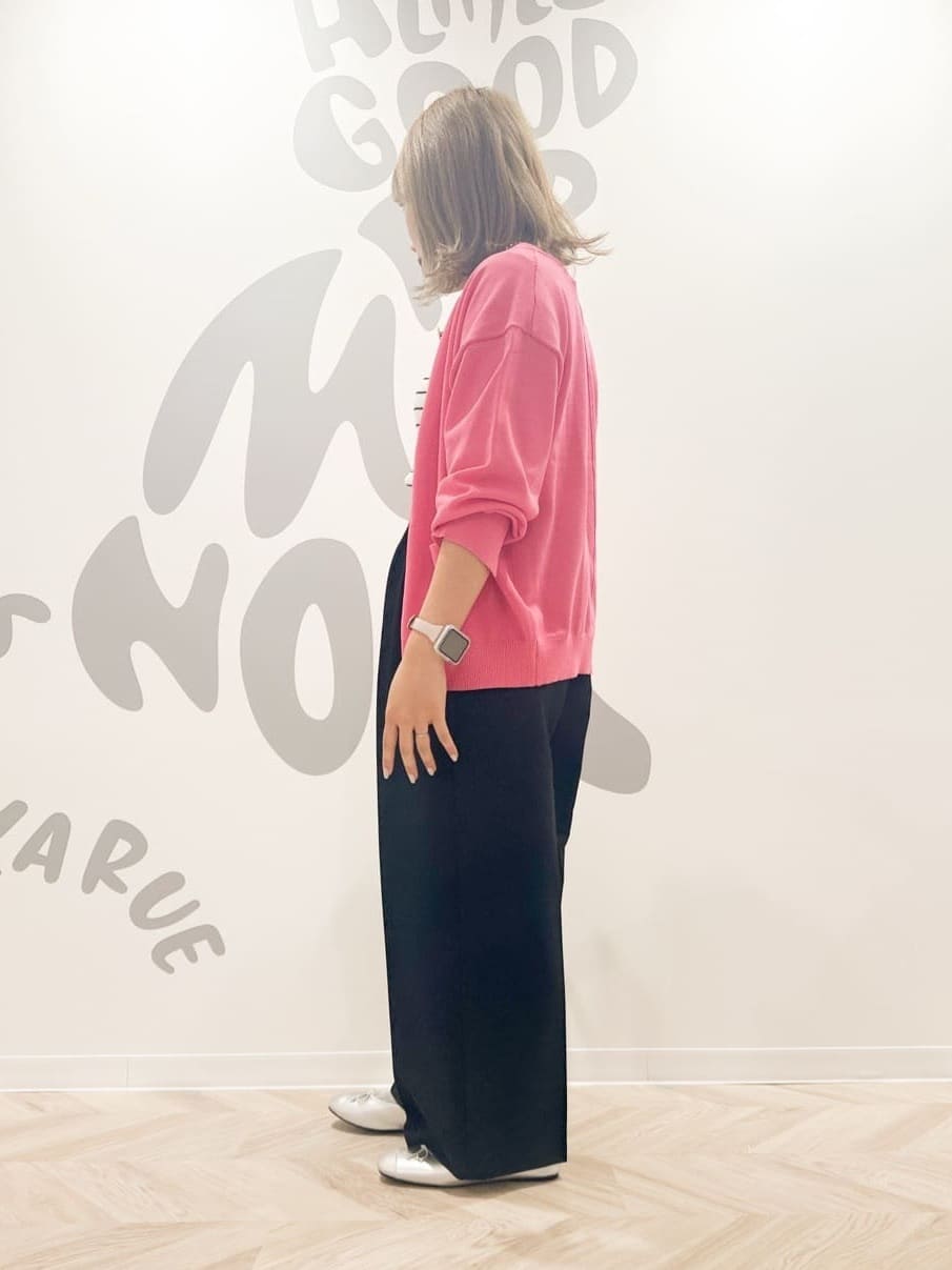 netさんの「SHOO･LA･RUE｜【S-LL】女性らしさ漂うハートネック テレコ5分袖トップス」を使ったコーディネート