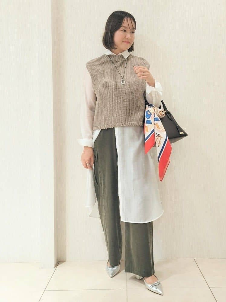 naokoさんの「UNTITLED｜【レイヤード/前ボタン】2WAYニットベスト」を使ったコーディネート