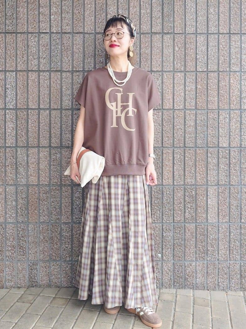 MUTSUKOさんの「UNTITLED｜【CHIGNON】別注 ミニ裏毛フレンチスリーブプルオーバー」を使ったコーディネート