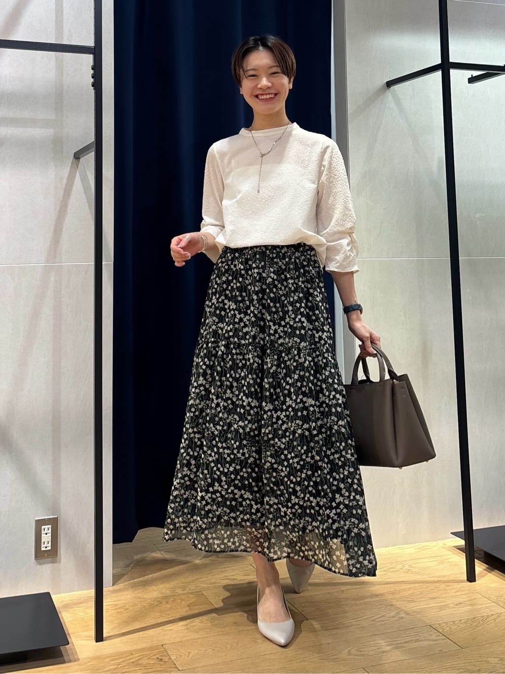kanaeさんの「INDIVI｜【通年活躍！／アンサンブル可能】クルーネックカーディガン」を使ったコーディネート