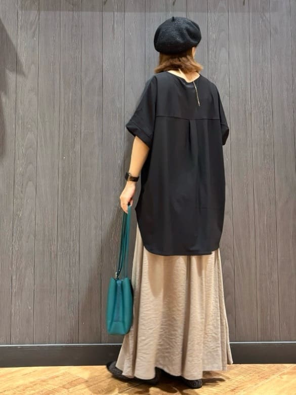 meiさんの「SHOO･LA･RUE｜【S-LL】さらりとしたタッチが上品見え ワンボタンデザイン トップス」を使ったコーディネート