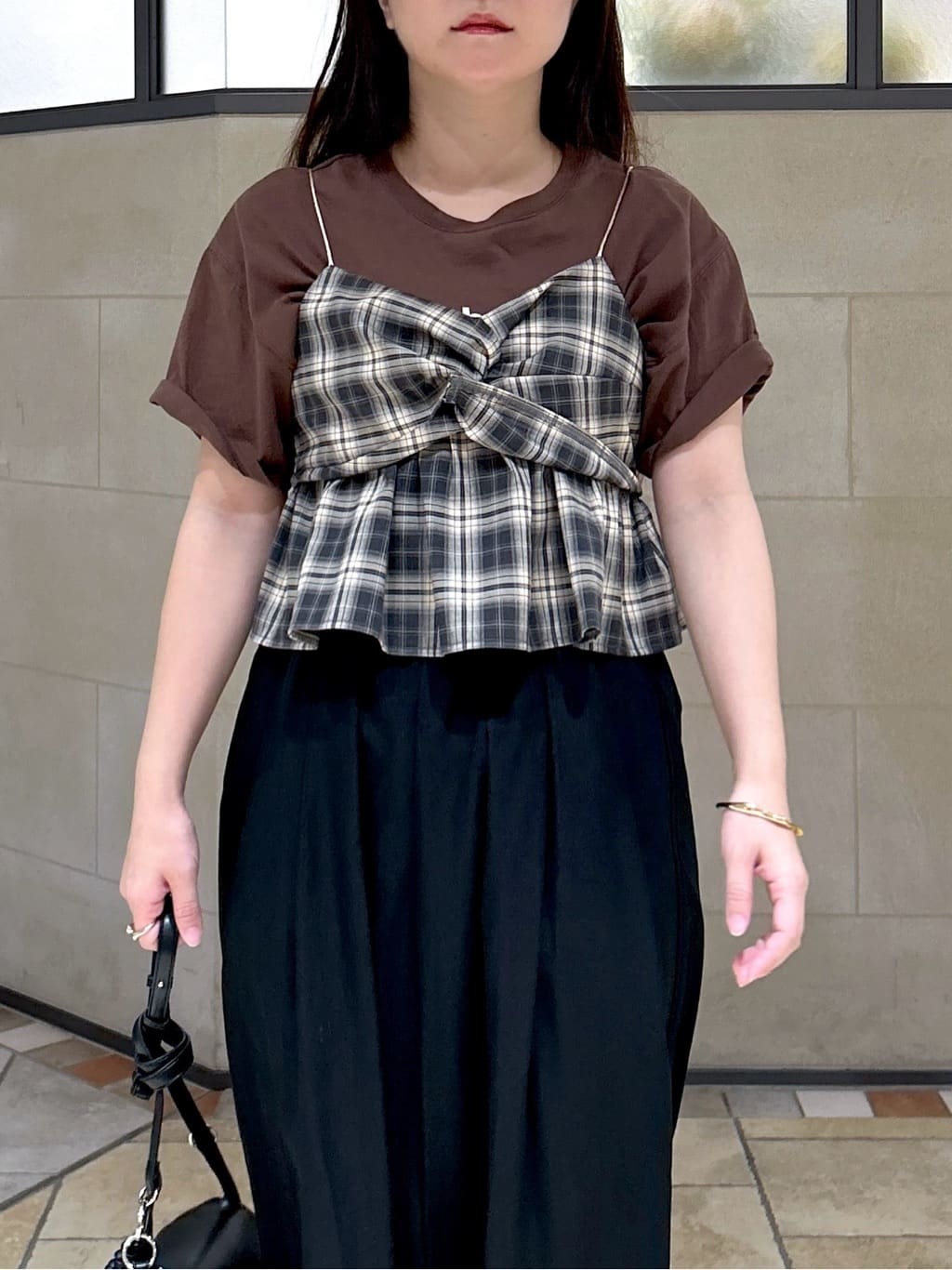 よねさんの「INDIVI｜ウエストギャザーパンツ」を使ったコーディネート