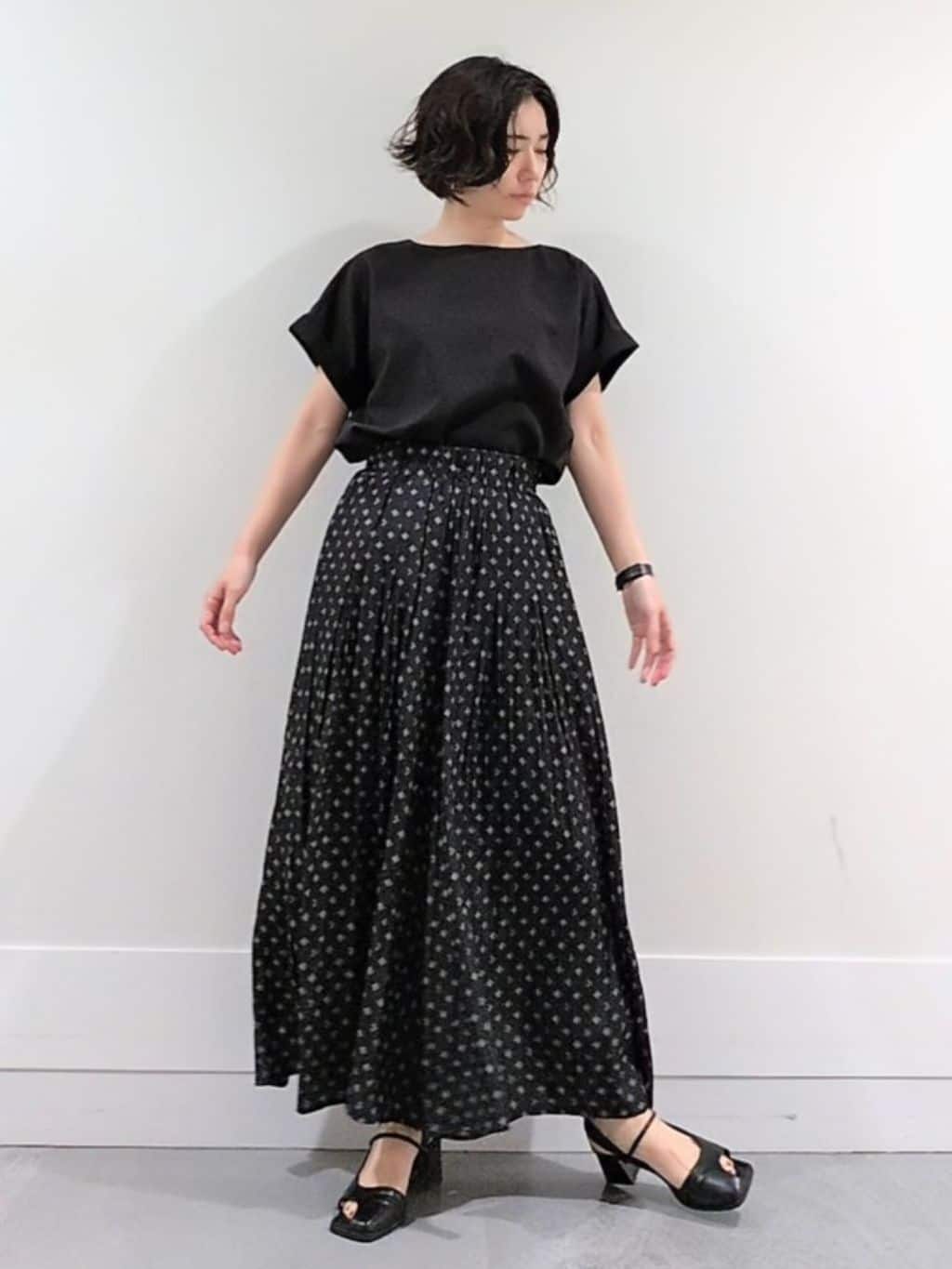ミズタさんの「UNTITLED｜【セットアップ可/はっ水/通勤】リラククール 半袖ブラウス」を使ったコーディネート