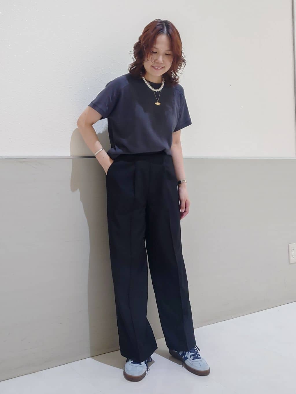 maruさんの「THE SHOP TK｜【汗染み防止】ラグランスリーブTシャツ【洗濯機OK/UVケア】」を使ったコーディネート