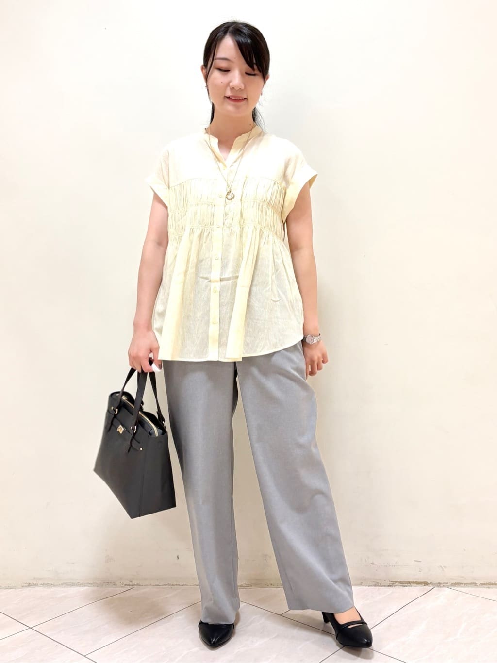 mikiさんの「Reflect｜【二の腕さりげなくカバー】シャーリングブラウス」を使ったコーディネート