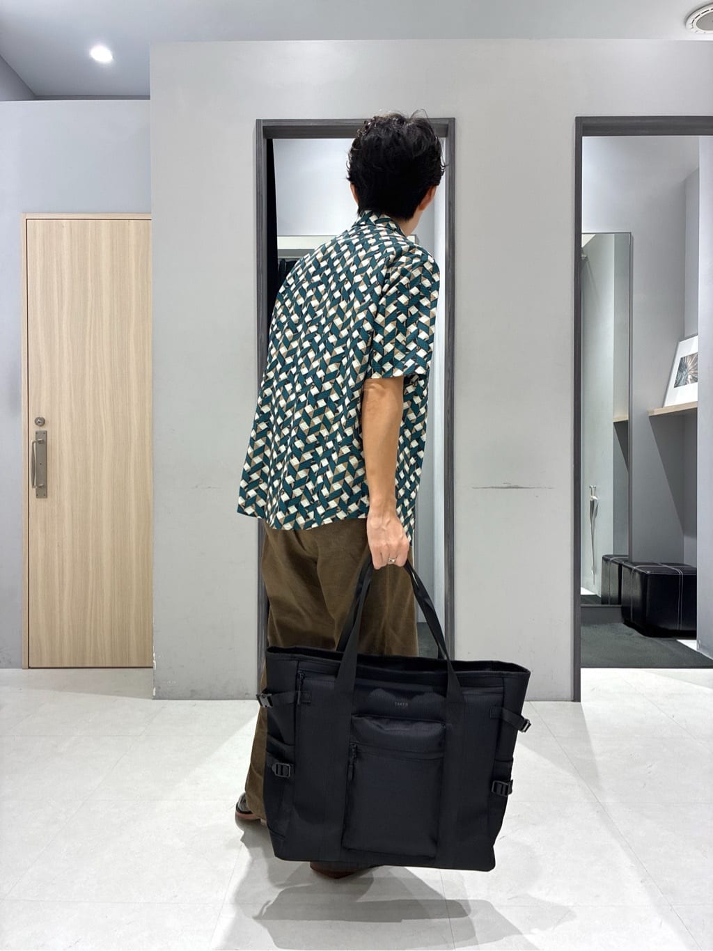 わいずみさんの「TAKEO KIKUCHI｜【COOL CITY WEAR】籠目アート柄 サッカーシャツ /通気性」を使ったコーディネート