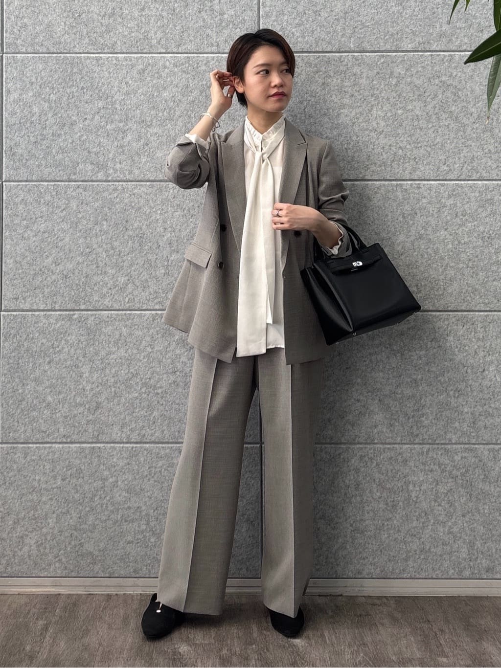 kanaeさんの「INDIVI｜ジオメプリントボウタイブラウス」を使ったコーディネート