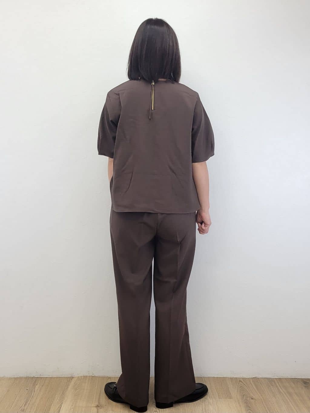 LISAさんの「OPAQUE.CLIP｜ラメストライプタックスリーブブラウス／セットアップ可【洗濯機洗い可／防シワ／吸水速乾】」を使ったコーディネート