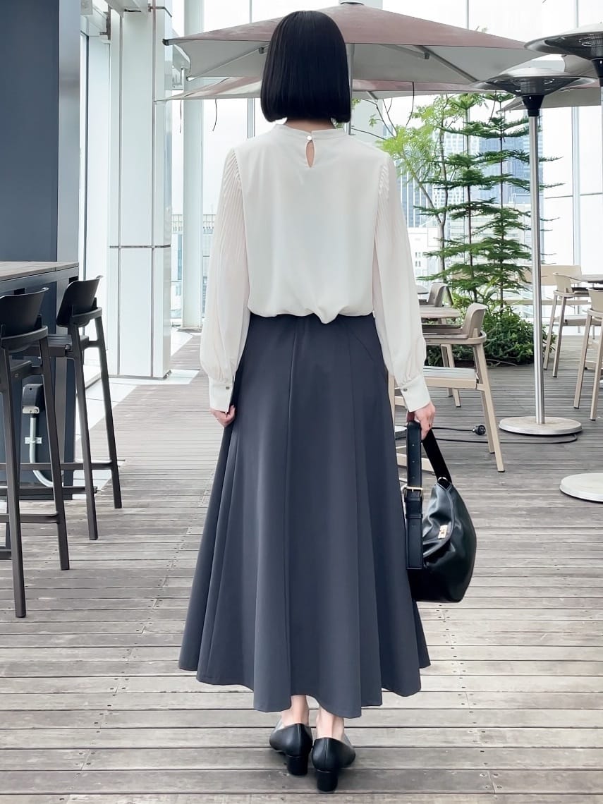 NATSUMIさんの「grove｜袖プリーツフロントフリルブラウス」を使ったコーディネート