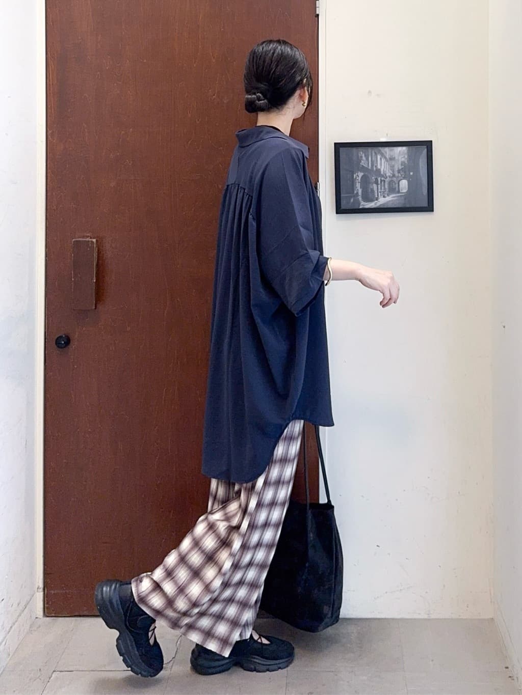 𝐇𝐢𝐫𝐨𝐦𝐢さんの「SHOO･LA･RUE｜【S-LL/ひんやり/前後2WAY】シンプルだから使いやすい テレコTシャツ」を使ったコーディネート