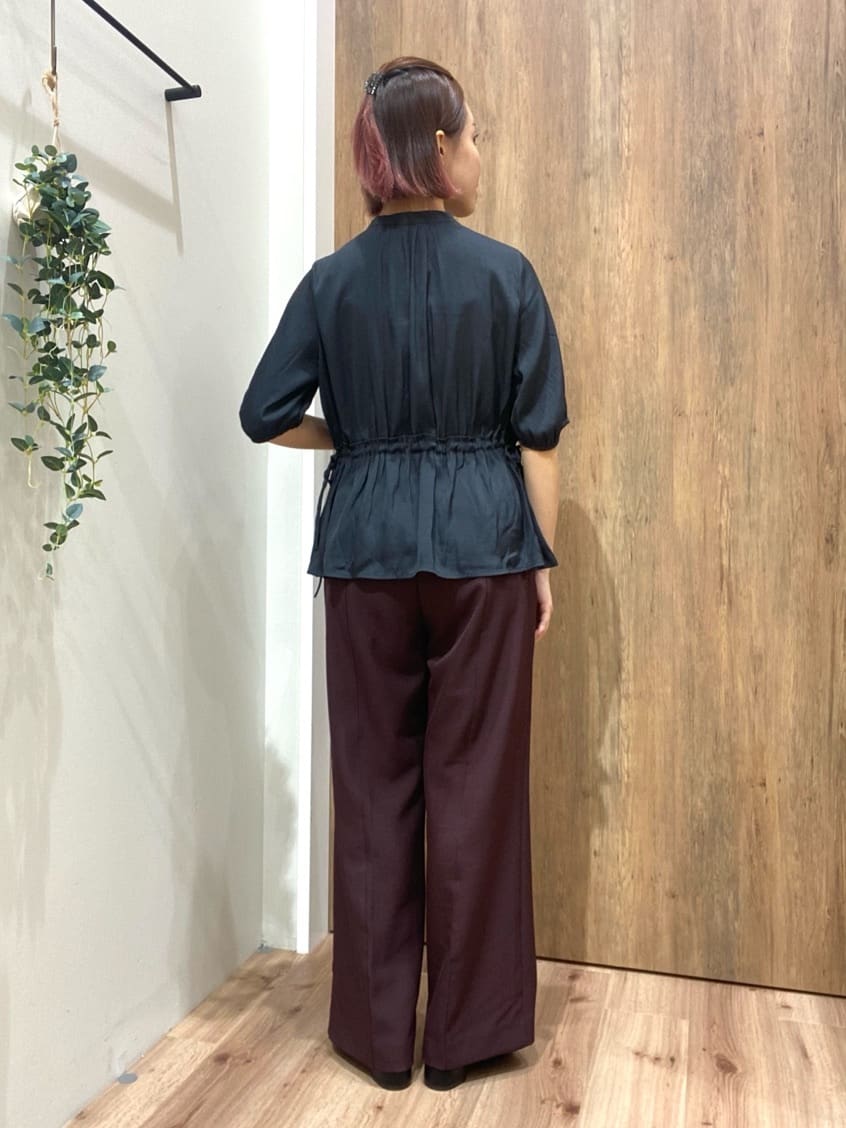 まなしぃさんの「grove｜【二の腕/体型カバー】メリハリシルエットが叶うシャーリングブラウス」を使ったコーディネート