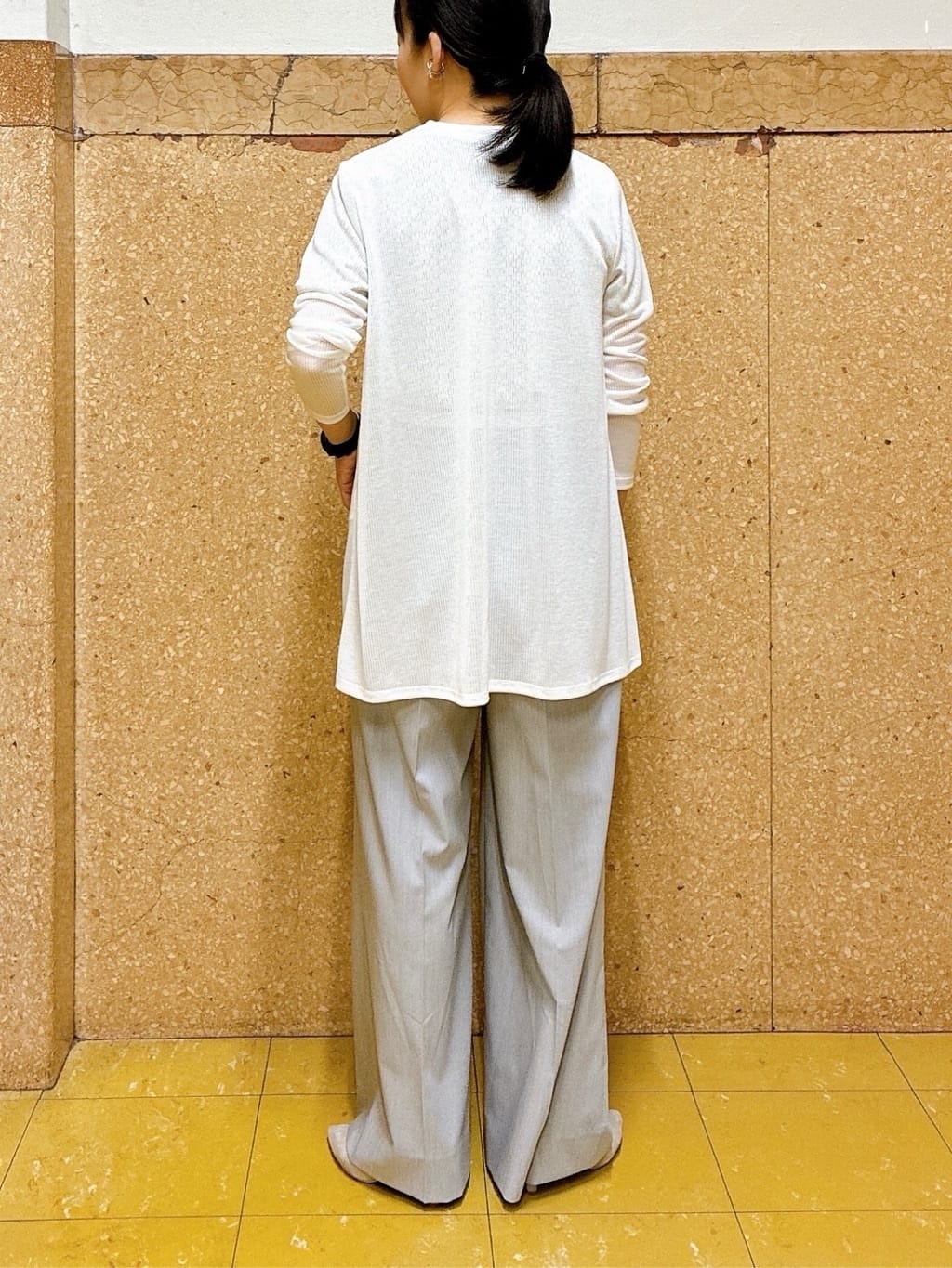 hattoriさんの「INDIVI｜【洗える／シアーストライプ柄】着流しジャージカーディガン」を使ったコーディネート