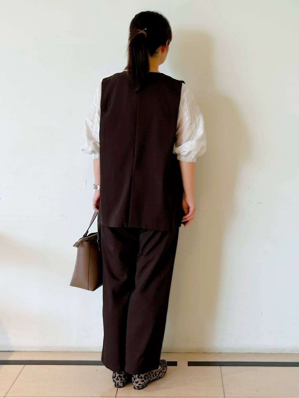 ひーさんの「Reflect｜【ウエスト総ゴム／セットアップ／単品使いOK◎】ベスト＋ストレートパンツセット」を使ったコーディネート