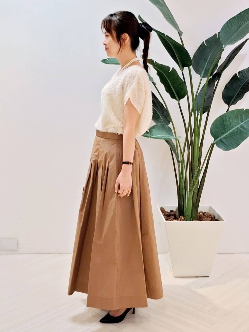 YuKaRiさんの「UNTITLED｜【セットアップ可/洗える】フェザーフレンチスリーブブラウス」を使ったコーディネート