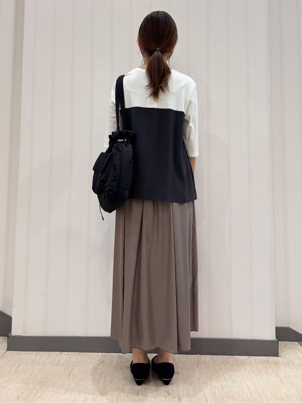 ちひさんの「INDIVI｜レザー調ギャザースカート」を使ったコーディネート