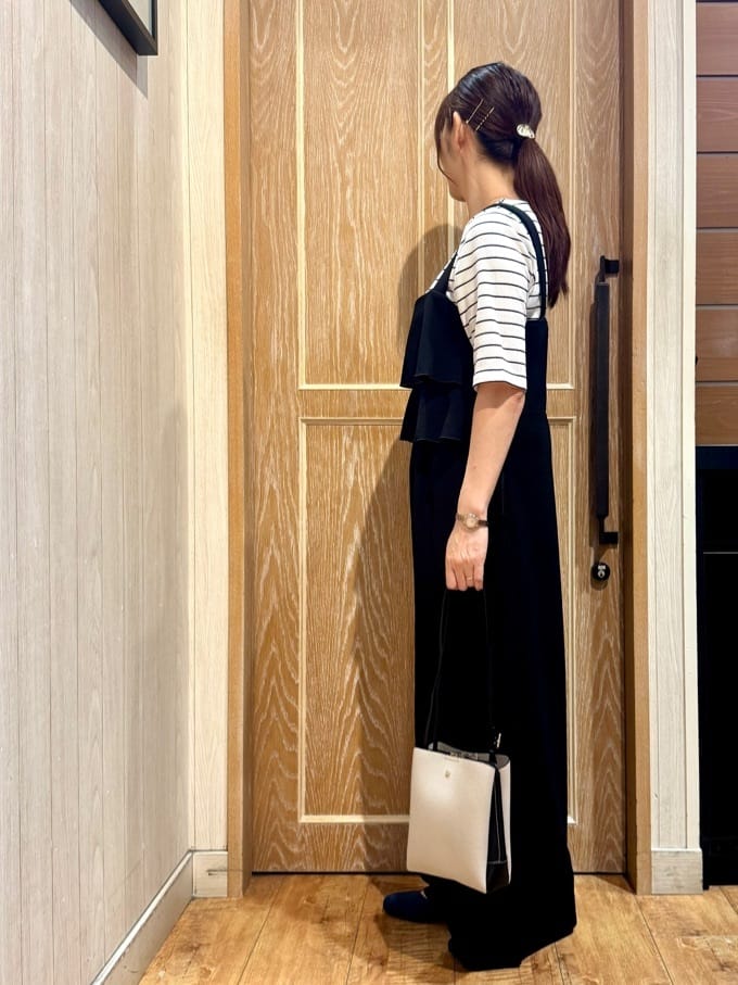 KAORIさんの「SHOO･LA･RUE｜【洗える/S-LL】ティアードフリルサロペット」を使ったコーディネート