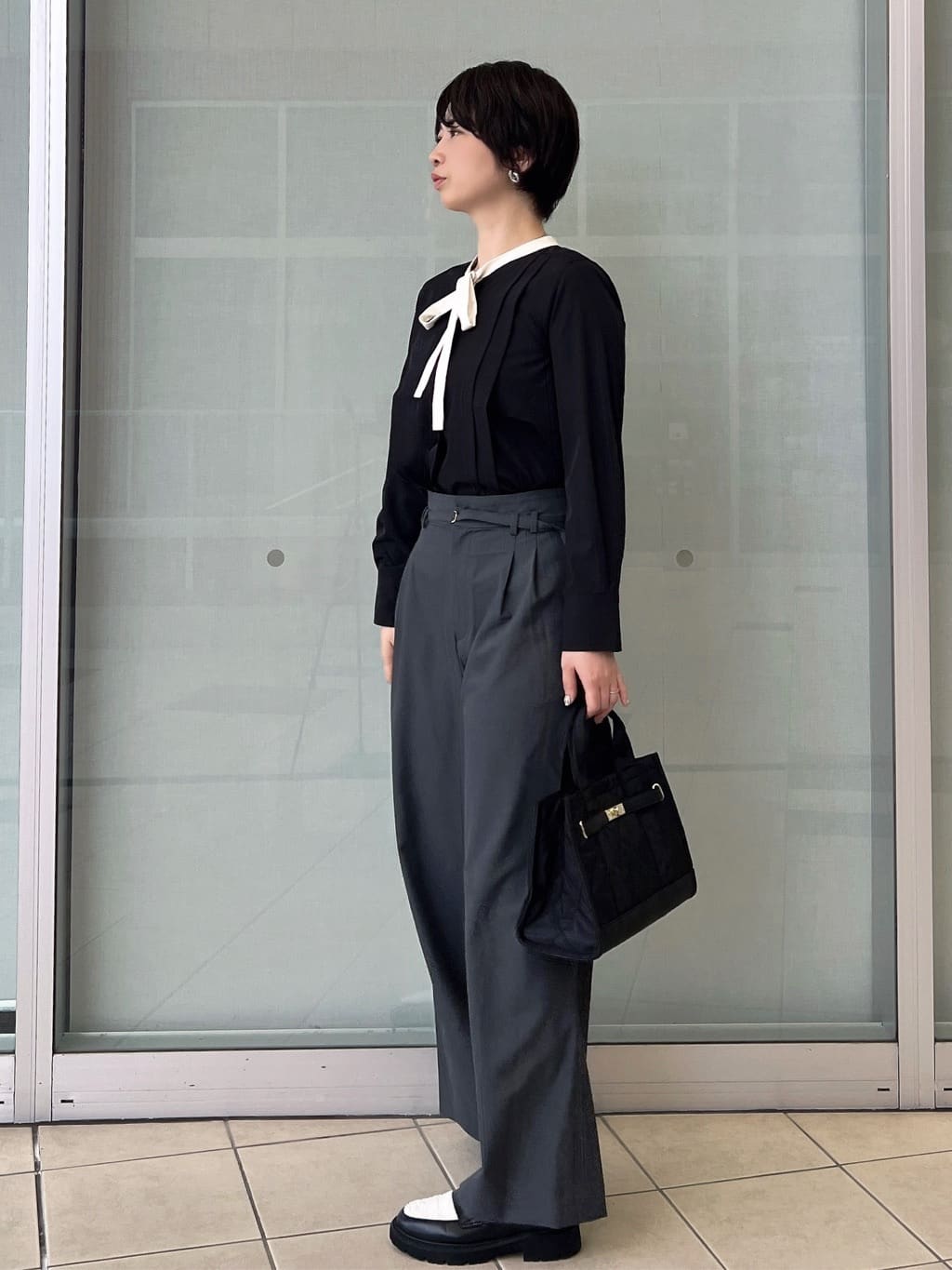 yo-koさんの「OPAQUE.CLIP｜ベルト付きタックワイドパンツ【洗濯機OK】」を使ったコーディネート