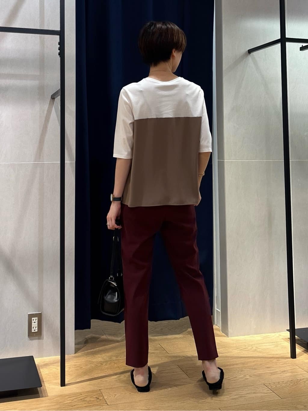 kanaeさんの「INDIVI｜人気NO.1【褒められパンツ／高ストレッチ／ウエストゴム】タックテーパードパンツ」を使ったコーディネート
