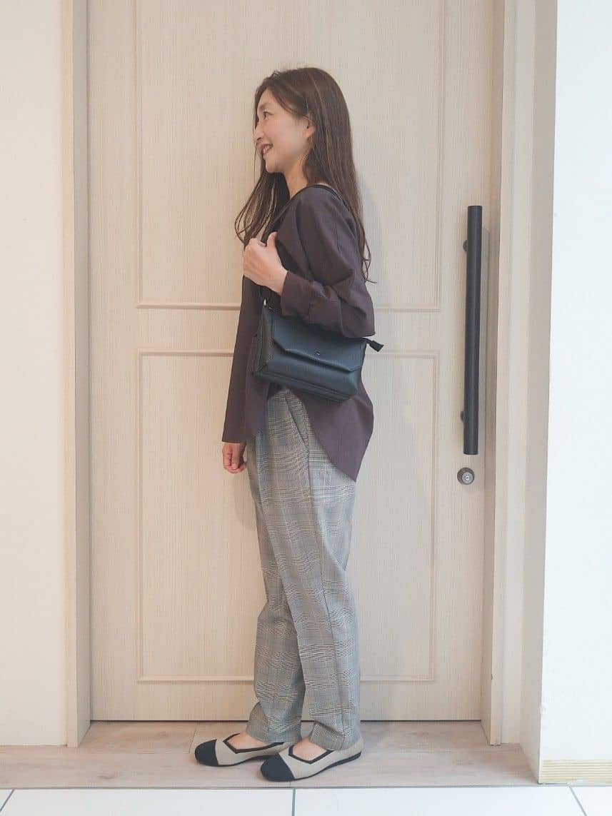 mi-saさんの「SHOO･LA･RUE｜【高レビュー/SS-LL/美脚シルエット】すっきりきれい見え テーパードパンツ」を使ったコーディネート
