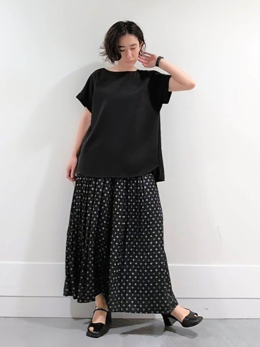 ミズタさんの「UNTITLED｜【セットアップ可/はっ水/通勤】リラククール 半袖ブラウス」を使ったコーディネート