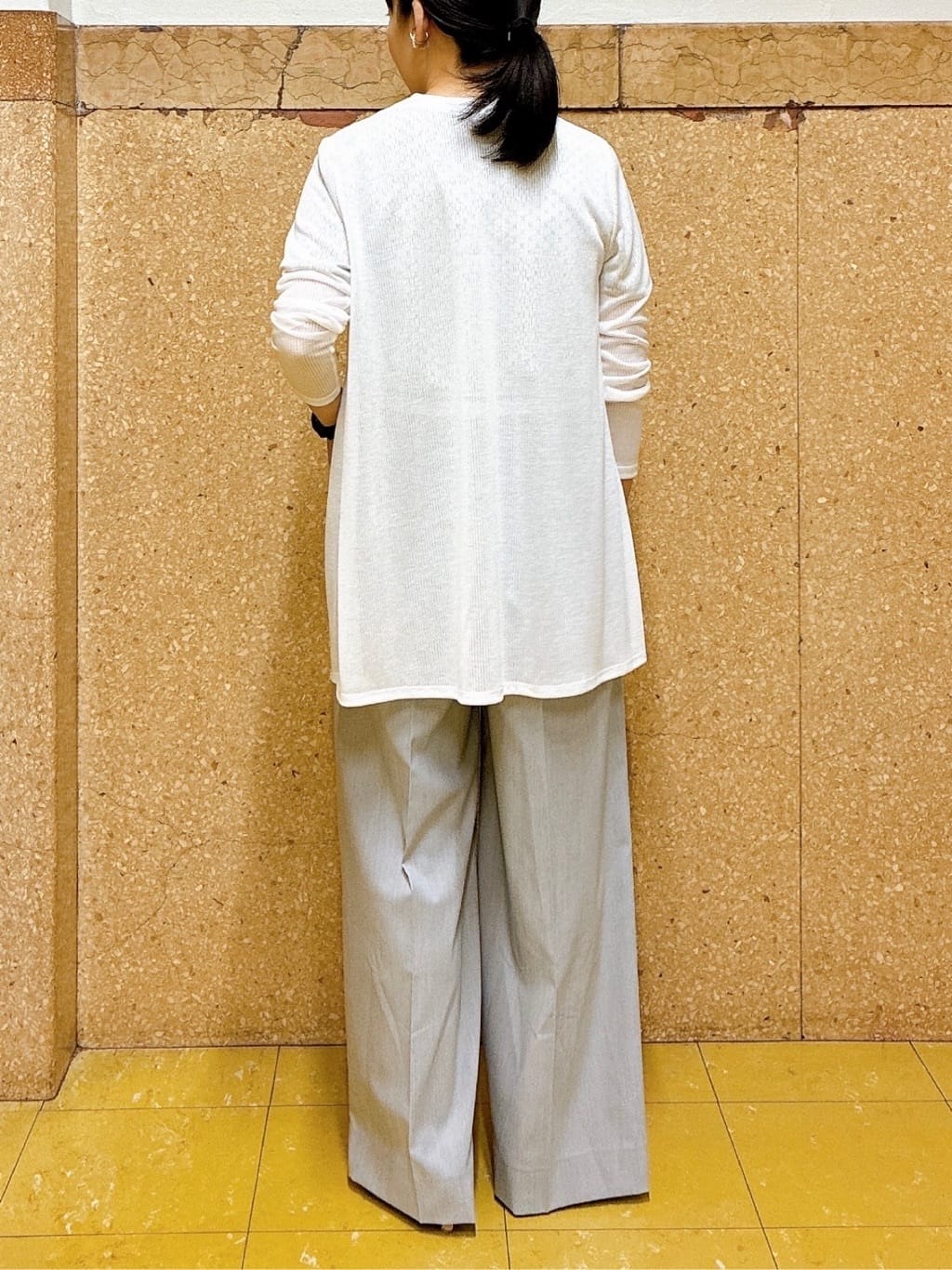 hattoriさんの「INDIVI｜【洗える／シアーストライプ柄】着流しジャージカーディガン」を使ったコーディネート