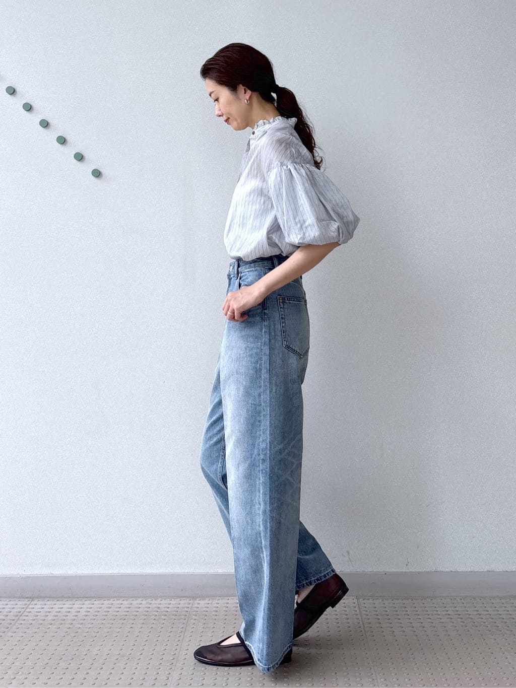 saitoさんの「DRESSTERIOR｜ヴィンテージ加工ワイドデニムパンツ」を使ったコーディネート