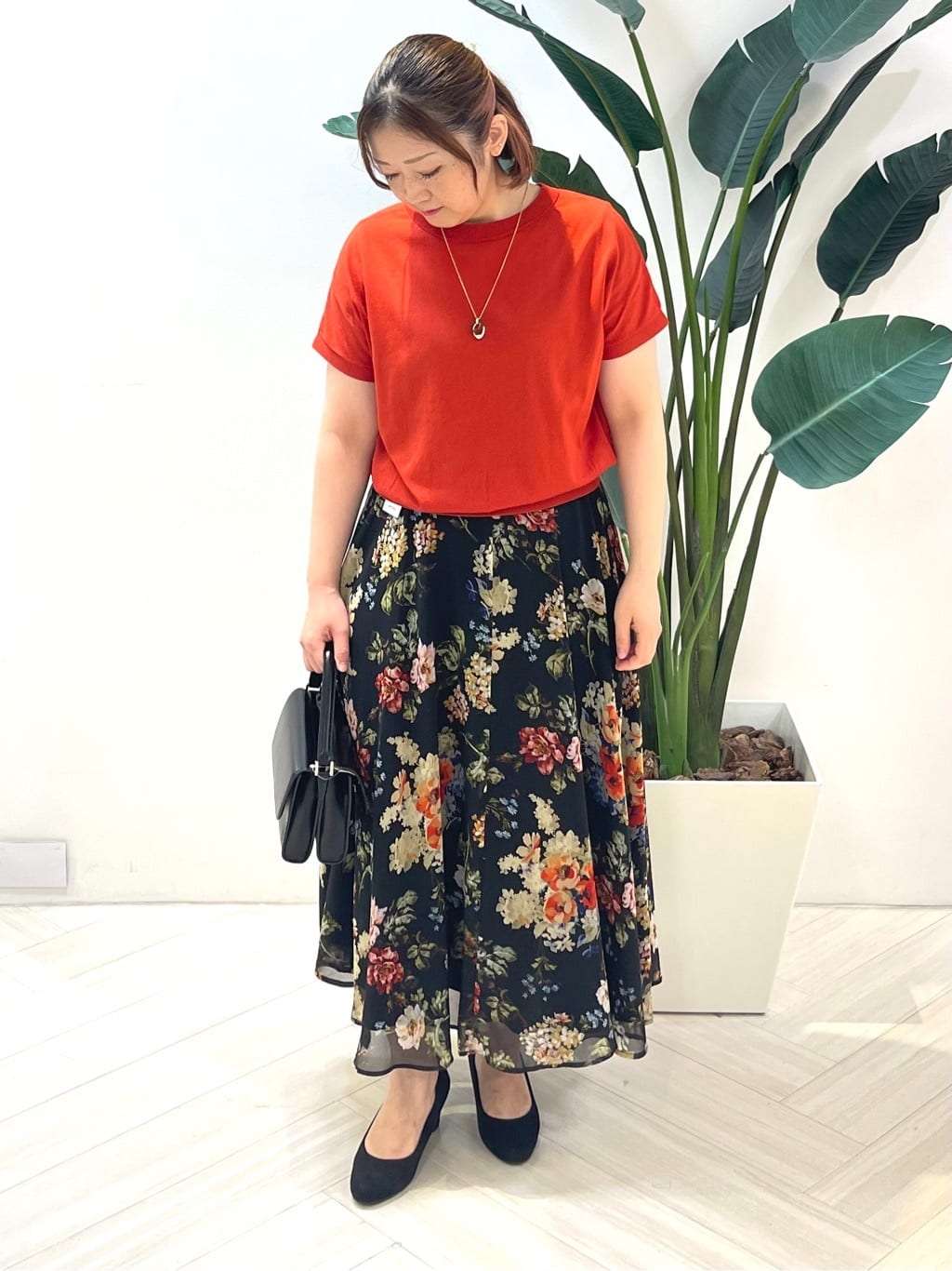 Tomoさんの「UNTITLED｜【洗える/前後2WAY】ネックプルオーバーニット」を使ったコーディネート