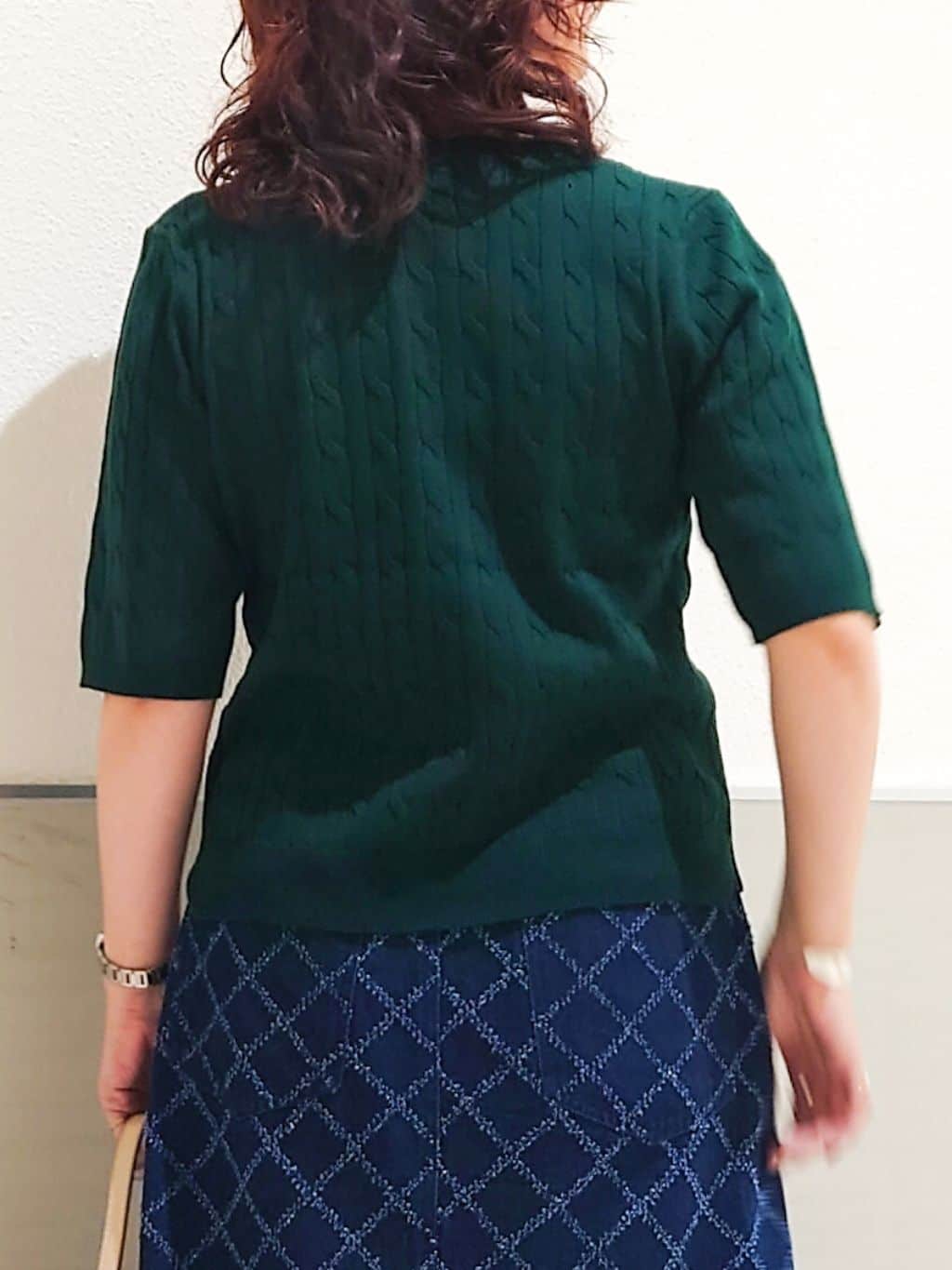 maruさんの「THE SHOP TK｜ワンポイント刺繍ケーブル半袖ニット【洗濯機OK】」を使ったコーディネート