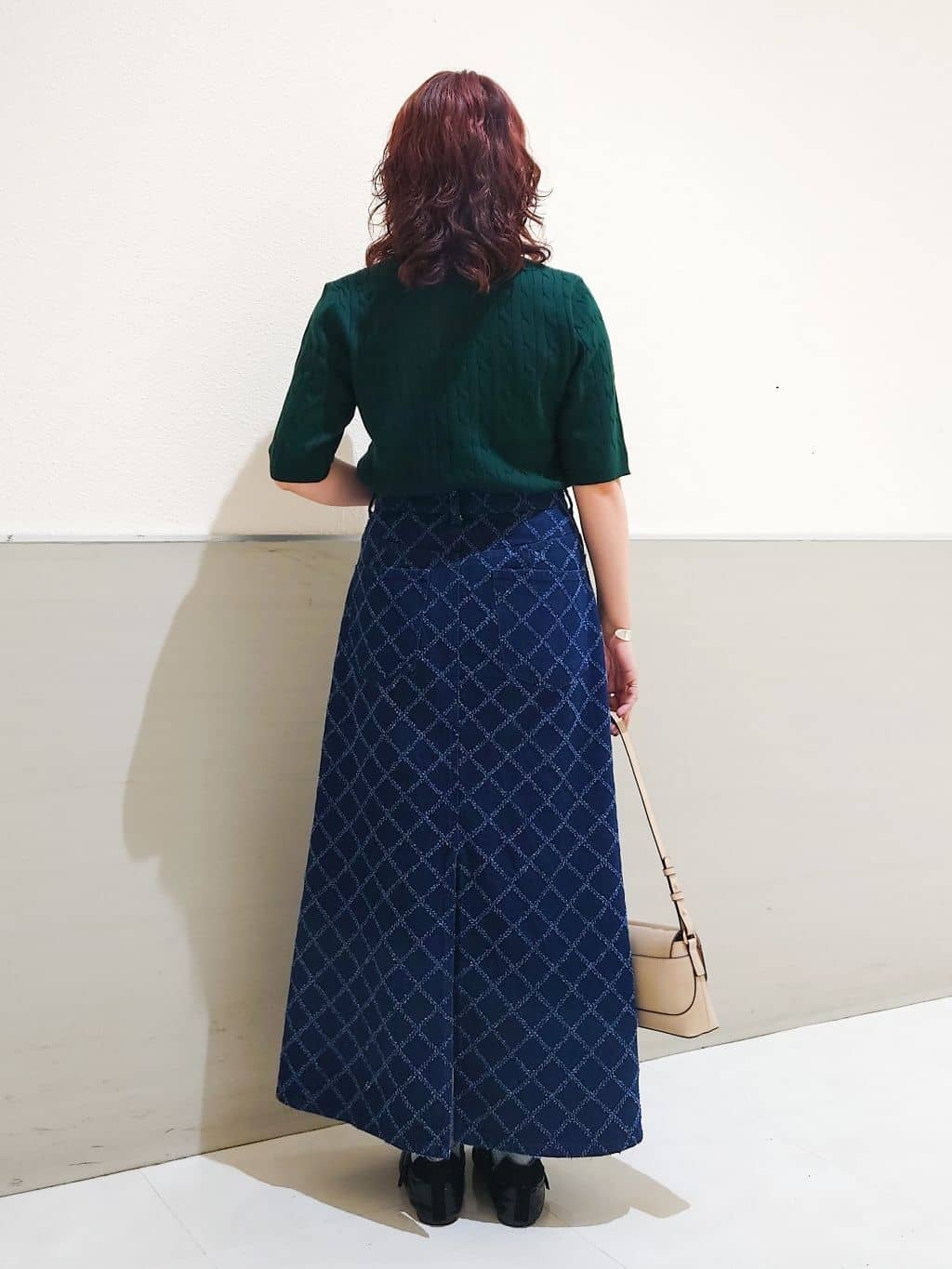 maruさんの「THE SHOP TK｜ワンポイント刺繍ケーブル半袖ニット【洗濯機OK】」を使ったコーディネート