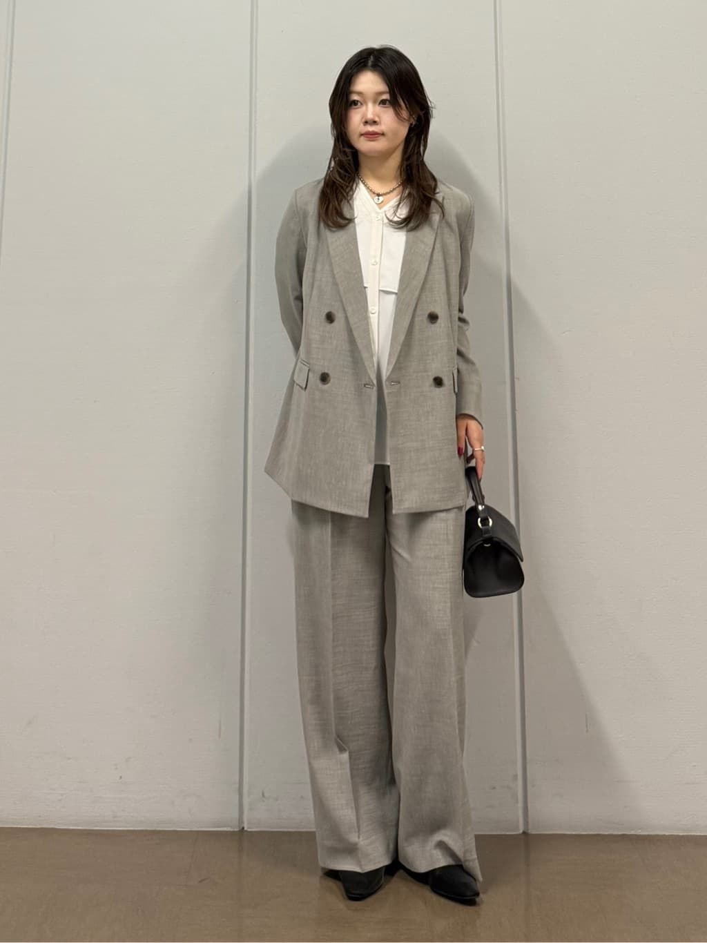 mizukiさんの「INDIVI｜【羽織りとしても活躍！】ケープカラーブラウス」を使ったコーディネート