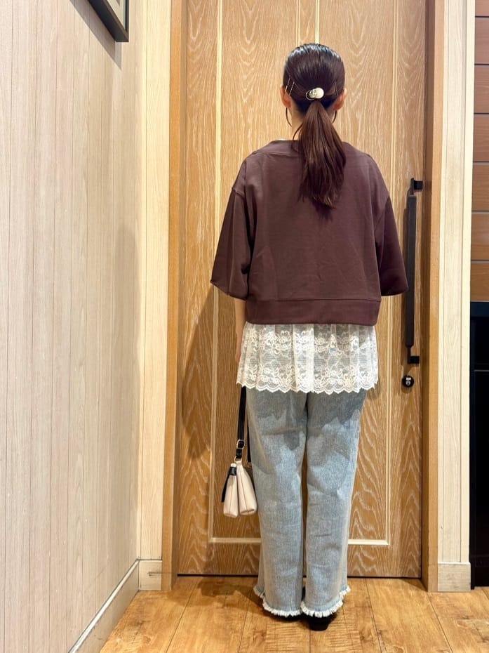 KAORIさんの「SHOO･LA･RUE｜【S-LL/裏ひんやり/ストレッチ】ワイドストレートデニムパンツ」を使ったコーディネート